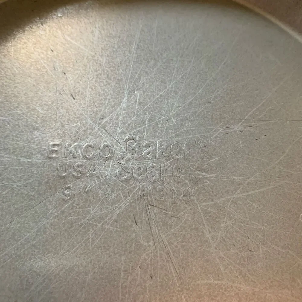 2 EKCO USA Bakers Secret M310 9” Pans
